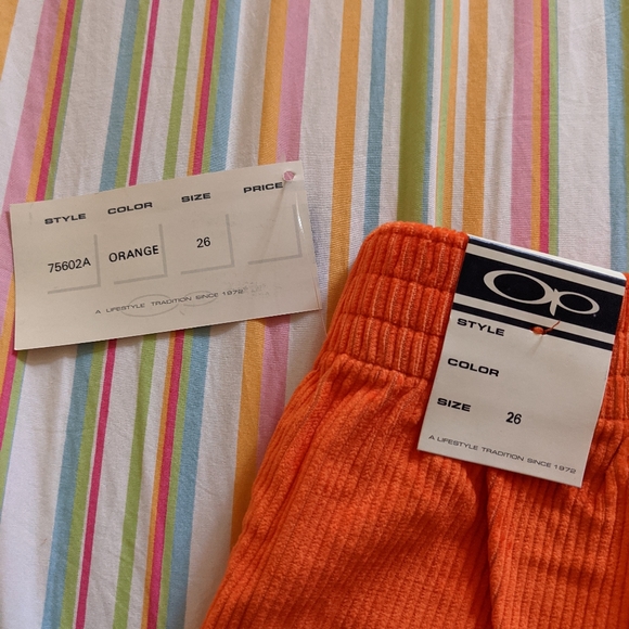 Vintage Ocean Pacific Corduroy Highwaisted Longriders Skate Shorts, Size 26" - Picture 3 of 3